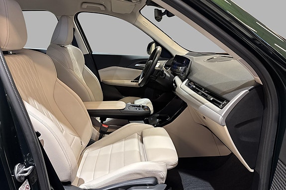 BMW iX1 18 of 29