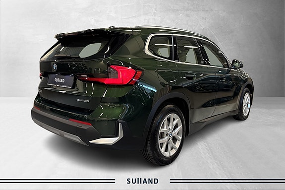 BMW iX1 5 of 29