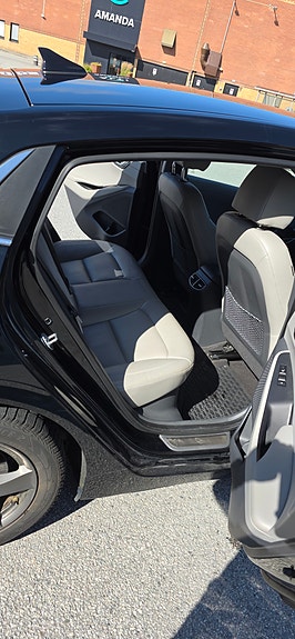 Hyundai IONIQ 13 of 14