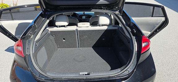 Hyundai IONIQ 12 of 14