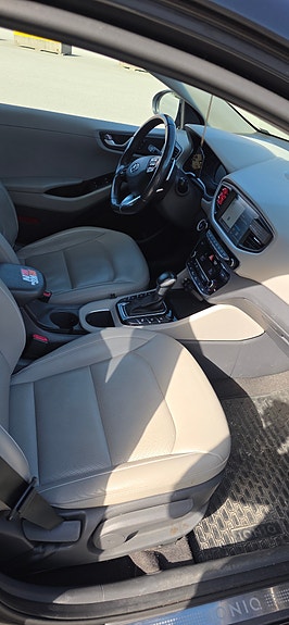 Hyundai IONIQ 8 of 14