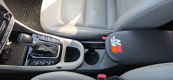 Hyundai IONIQ 10 of 14