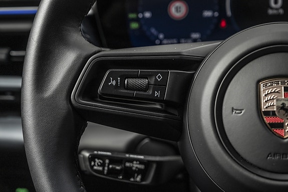 Porsche Macan 21 of 30