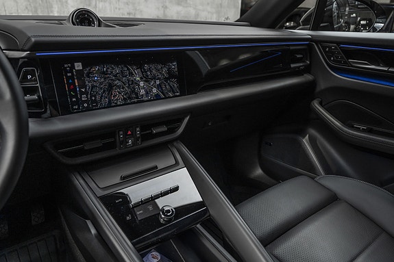 Porsche Macan 26 of 30