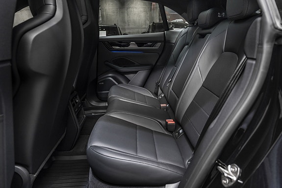 Porsche Macan 16 of 30