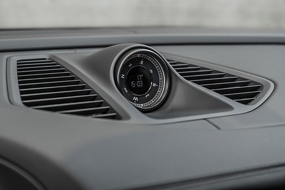 Porsche Macan 28 of 30