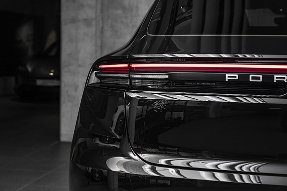 Porsche Macan 9 of 30