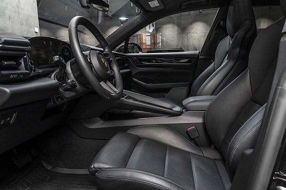 Porsche Macan 15 of 30
