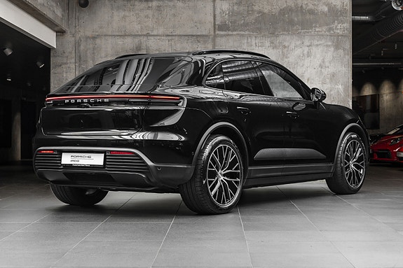 Porsche Macan 3 of 30