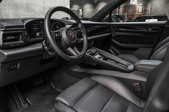 Porsche Macan 14 of 30