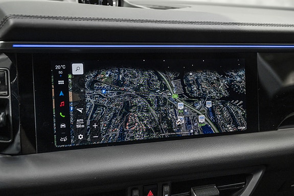 Porsche Macan 30 of 30