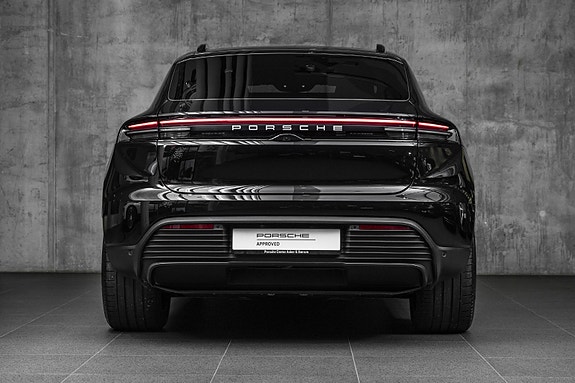 Porsche Macan 7 of 30