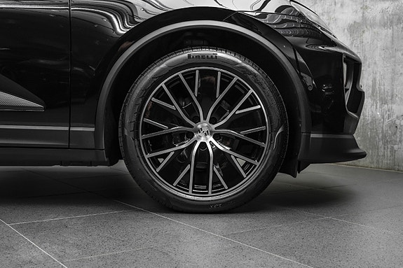 Porsche Macan 11 of 30