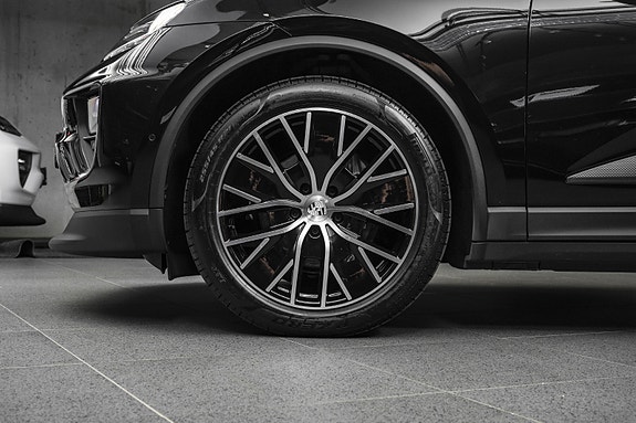 Porsche Macan 12 of 30