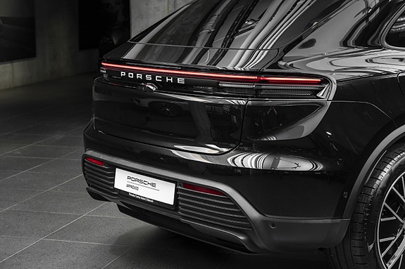 Porsche Macan 5 of 30
