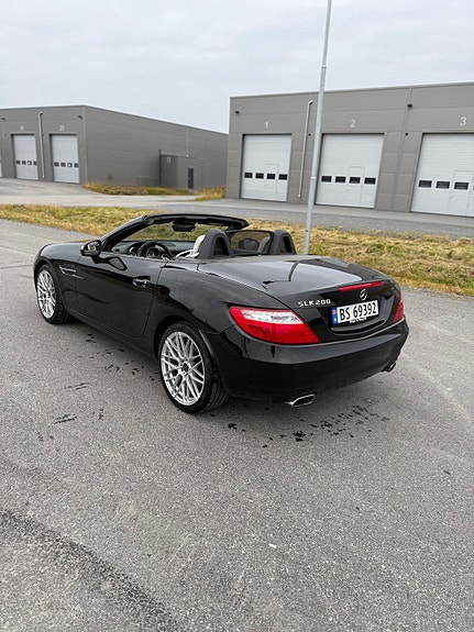 Mercedes-Benz SLK200 2 of 18