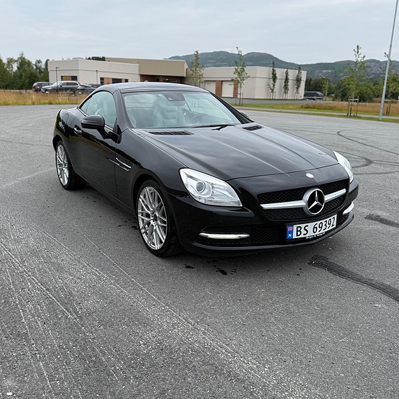Mercedes-Benz SLK200 3 of 18