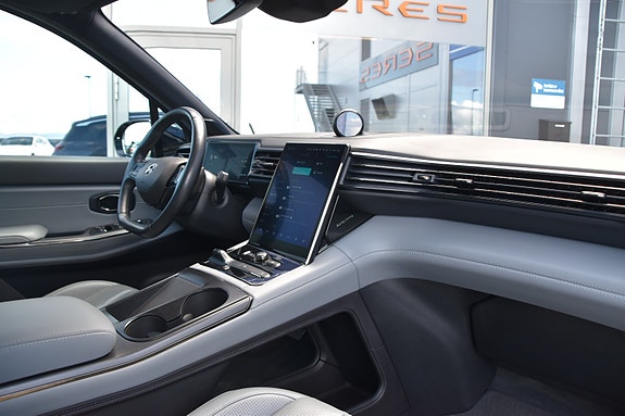 NIO ES8 22 of 30