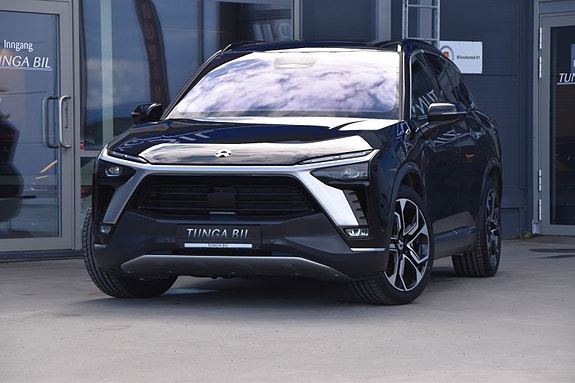NIO ES8 3 of 30