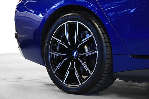 BMW i4 9 of 30