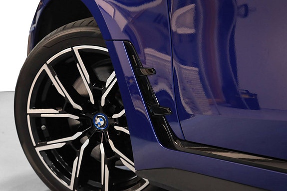 BMW i4 14 of 30