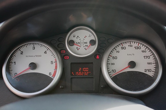 Peugeot 207 2 of 8
