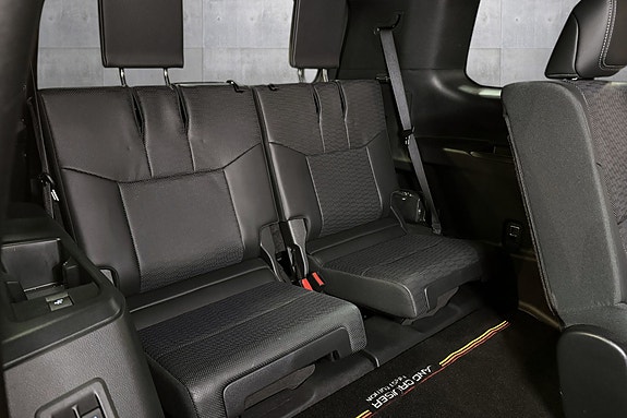 Toyota Land Cruiser 28 of 30