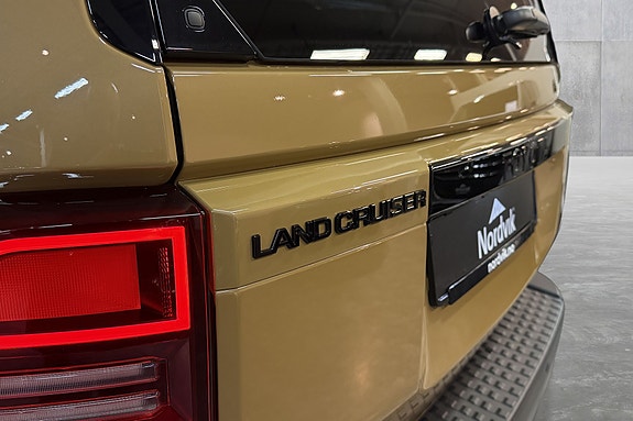 Toyota Land Cruiser 10 of 30