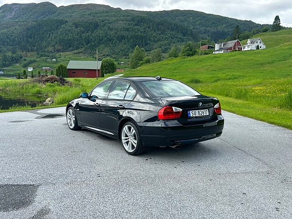BMW 318i 7 of 18