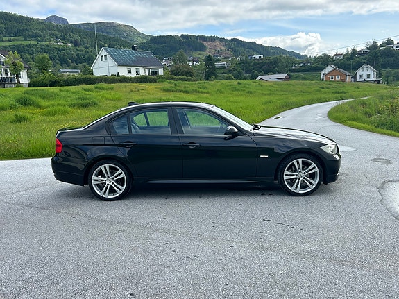 BMW 318i 4 of 18