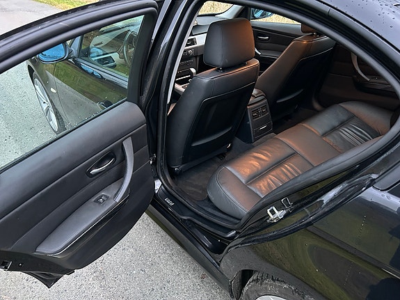 BMW 318i 12 of 18