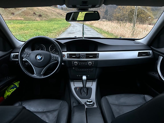 BMW 318i 16 of 18