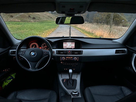 BMW 318i 17 of 18