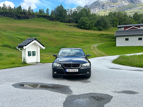 BMW 318i 2 of 18