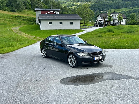 BMW 318i 3 of 18