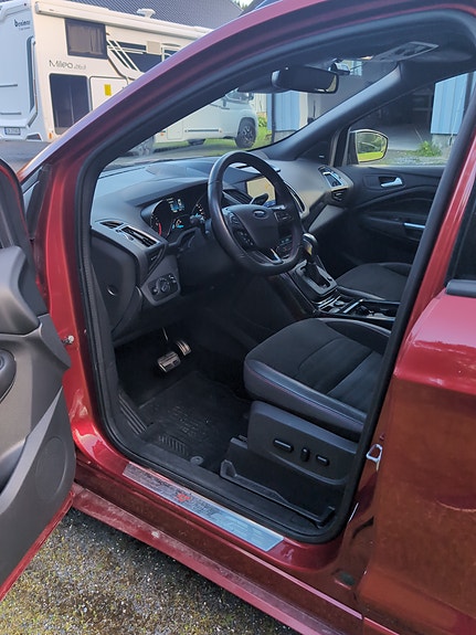 Ford Kuga 8 of 15