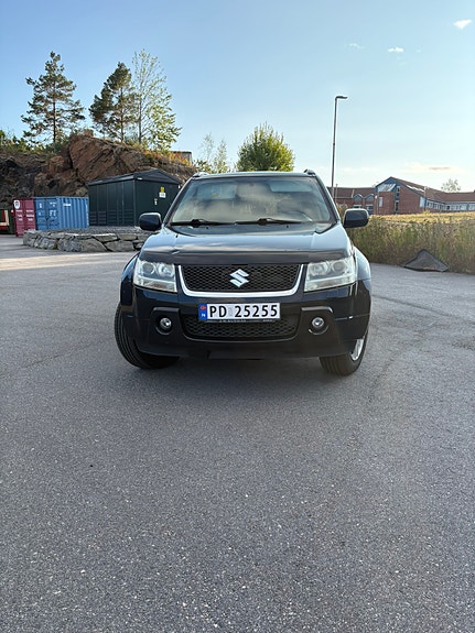 Suzuki Grand Vitara 2 of 29