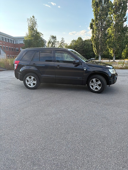 Suzuki Grand Vitara 5 of 29
