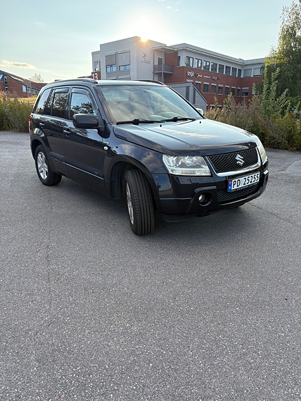 Suzuki Grand Vitara 4 of 29