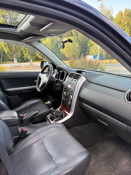 Suzuki Grand Vitara 27 of 29