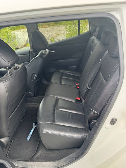 Nissan Leaf 8 of 12