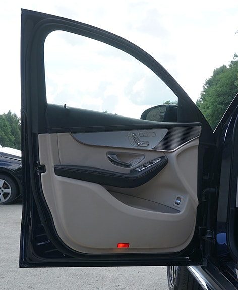 Mercedes-Benz EQC400 17 of 30