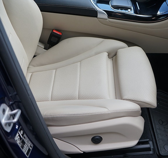 Mercedes-Benz EQC400 28 of 30