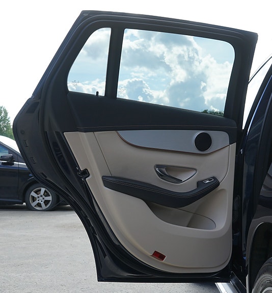 Mercedes-Benz EQC400 26 of 30