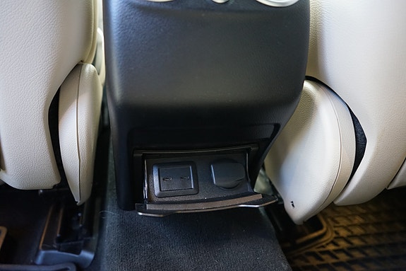 Mercedes-Benz EQC400 24 of 30