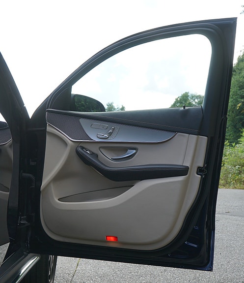 Mercedes-Benz EQC400 27 of 30
