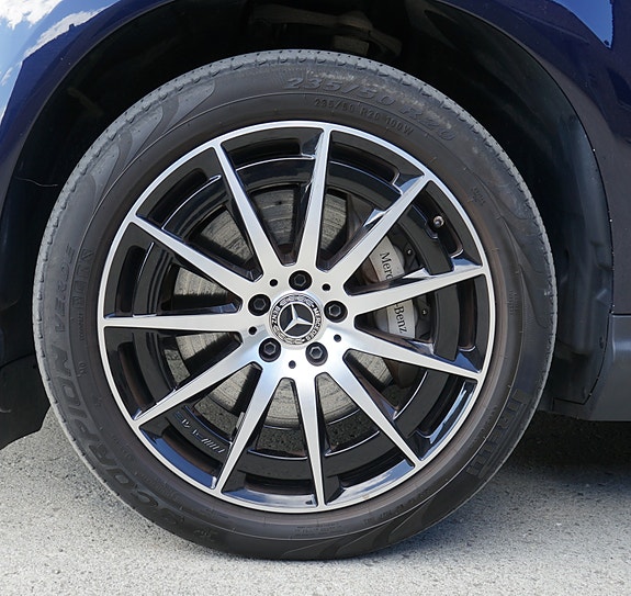 Mercedes-Benz EQC400 11 of 30