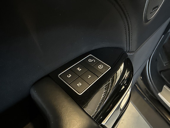 Land Rover Range Rover 12 of 30