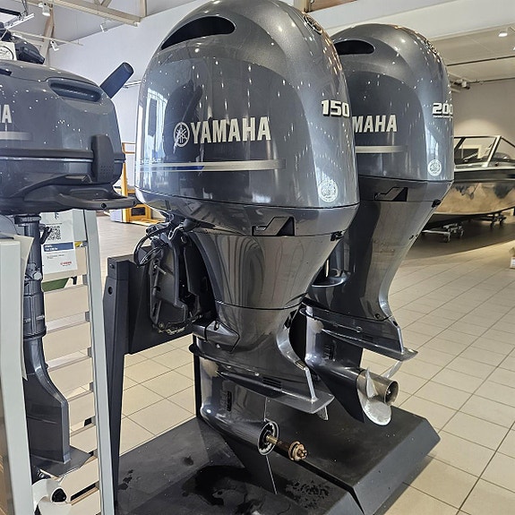 Yamaha F150DET Demomotor 2 of 2