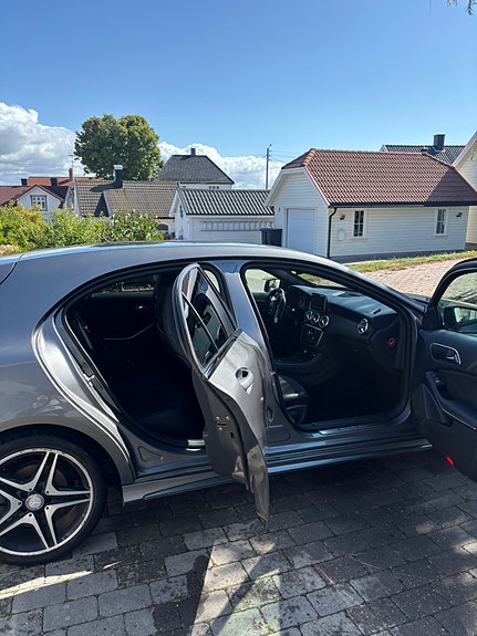 Mercedes-Benz A180 7 of 16